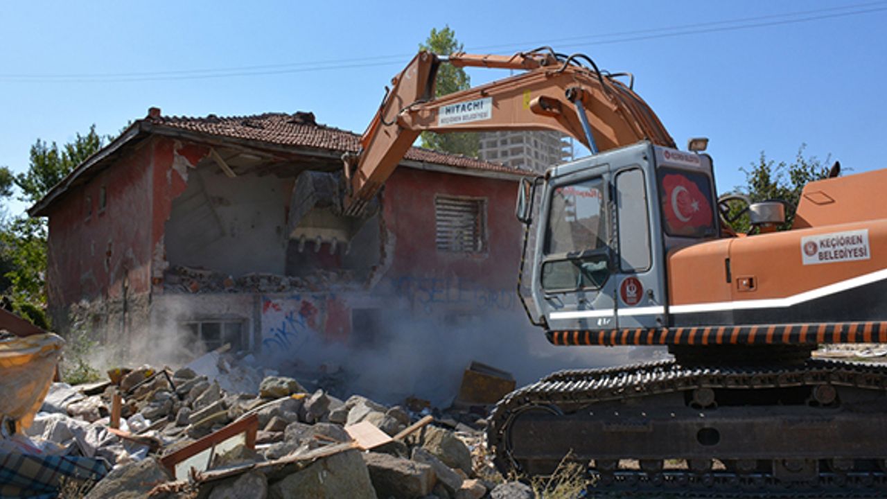 Keçiören'de 2 yılda 2 bin 300 gecekondu ve metruk yapı yıkıldı!